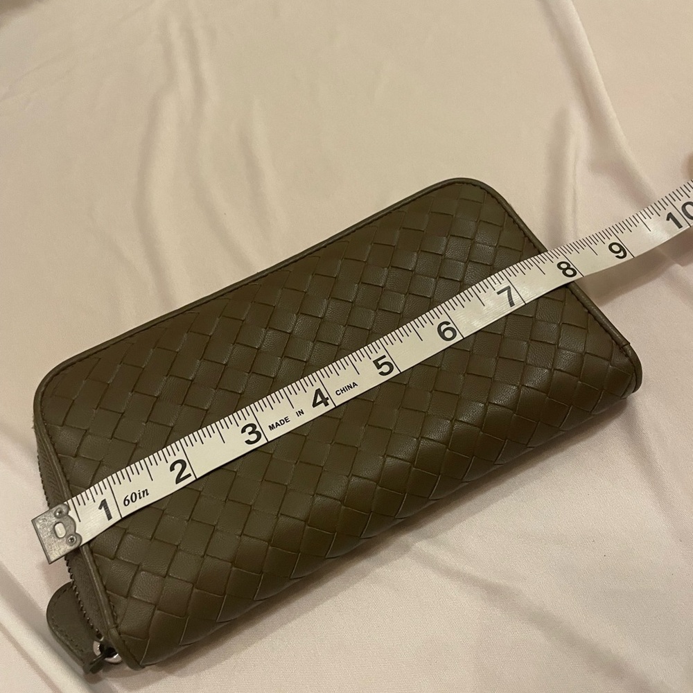 **NWOT** Bottega Veneta Zip Around Wallet - Picture 7 of 7